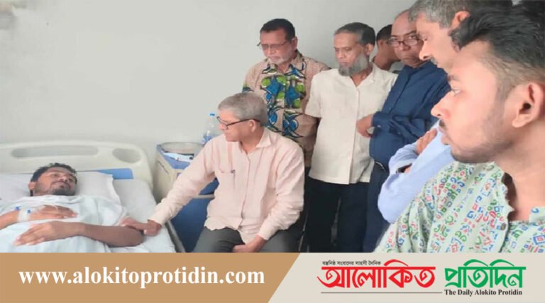 আহত নুরকে দেখতে হাসপাতালে মির্জা ফখরুল