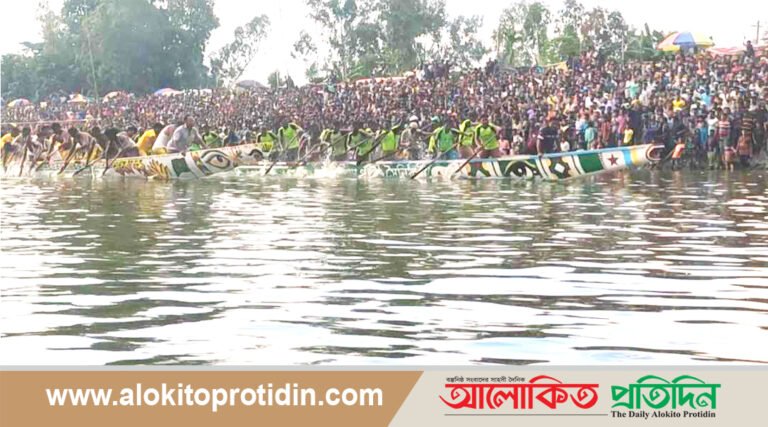 কুড়িগ্রামে ঐতিহ্যবাহী নৌকা বাইচ ফাইনাল খেলা অনুষ্ঠিত 