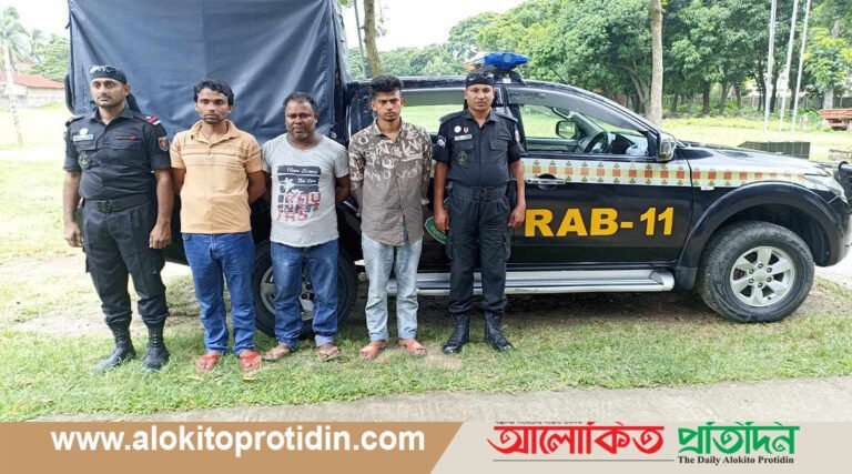 রায়পুরায় ৩৬ কেজি গাঁজাসহ তিন জন আটক