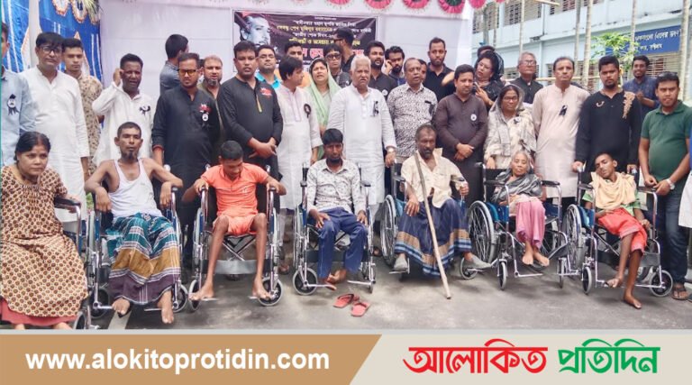 কুড়িগ্রামে জাতীয় শোক দিবসে পঙ্গু ও প্রতিবন্ধীদের মাঝে হুইলচেয়ার বিতরণ