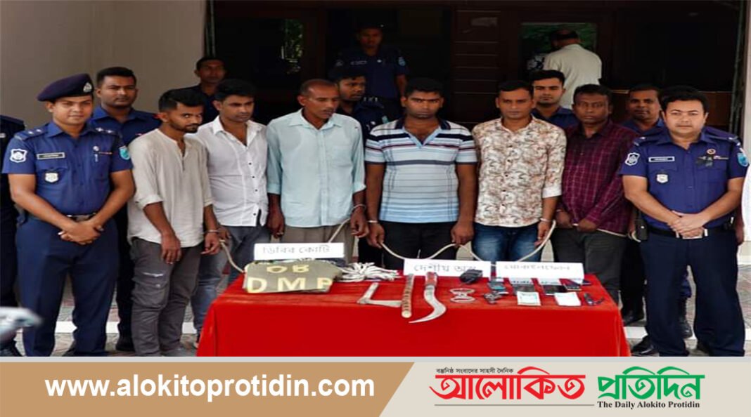 পুলিশ পরিচয়ে ডাকাতি ৬ ডাকাত গ্রেফতার