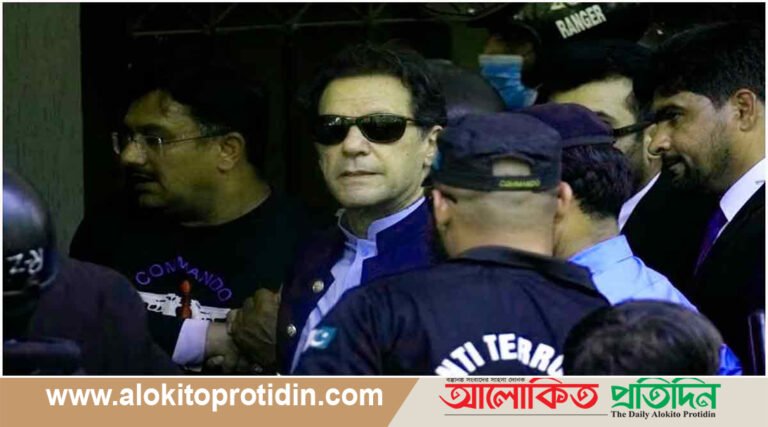 দুপুরের খাওয়ার মাঝেই ইমরান খানকে নিয়ে যায় পুলিশ
