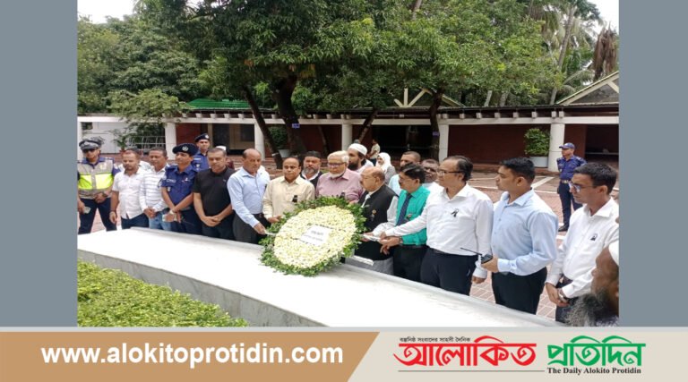 টুঙ্গিপাড়ায় বঙ্গবন্ধুর সমাধিতে বাংলাদেশ প্রেস কাউন্সিলের চেয়ারম্যানের শ্রদ্ধা