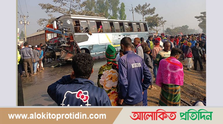 রংপুরে যাত্রীবাহী বাসের মুখোমুখি সংঘর্ষে আহত ১০  