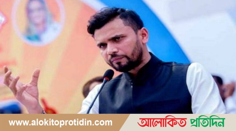 লোহাগড়ার প্রাণ খ্যাত নবগঙ্গা নদীর কচুরিপানা অপসারণ করে প্রসংশায় ভাসছেন: মাশরাফি