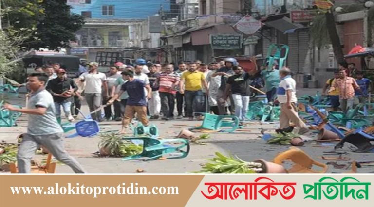 পোশাক শ্রমিকেদের সঙ্গে ৩ স্থানে সংঘর্ষ, ব্যাপক ভাঙচুর