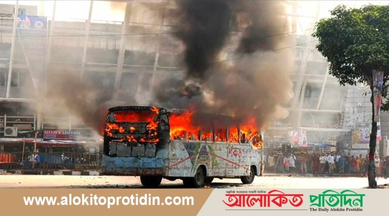 ঢাকায় তিন বাসে আগুন