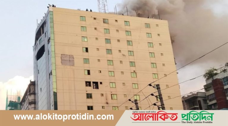 মহাখালীতে বহুতল ভবনে আগুন, নিয়ন্ত্রণে ৭ ইউনিট