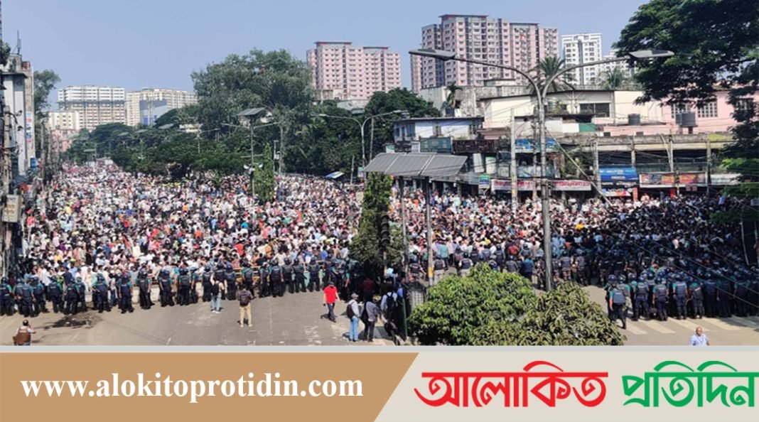 শাপলা চত্বরে জামায়াত ও পুলিশ মুখোমুখি অবস্থানে