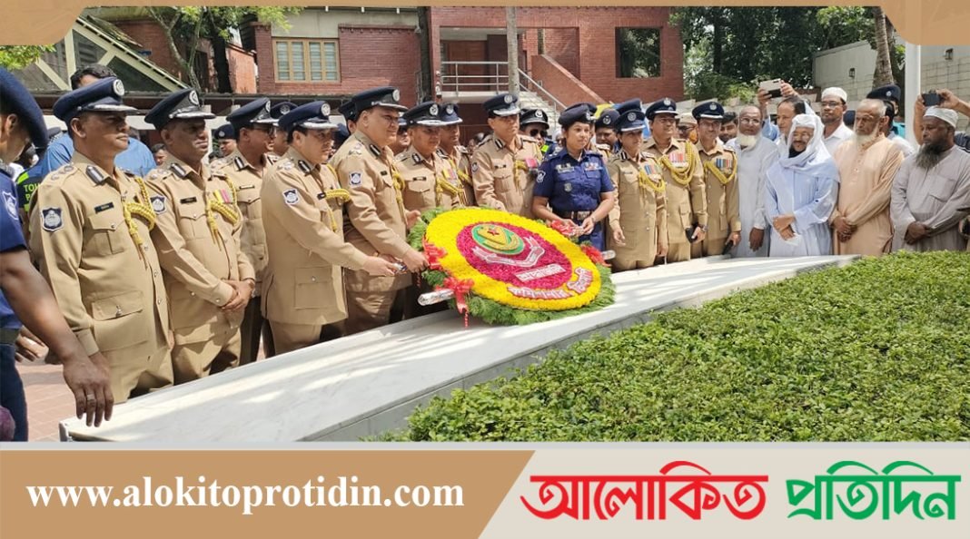 বঙ্গবন্ধুর সমাধিতে নবনিযুক্ত ডিএমপি কমিশনারের শ্রদ্ধা