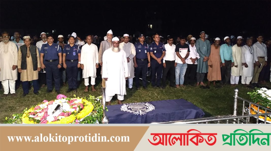 নিহত পুলিশ সদস্য আমিরুল ইসলাম পারভেজের দাফন সম্পন্ন 