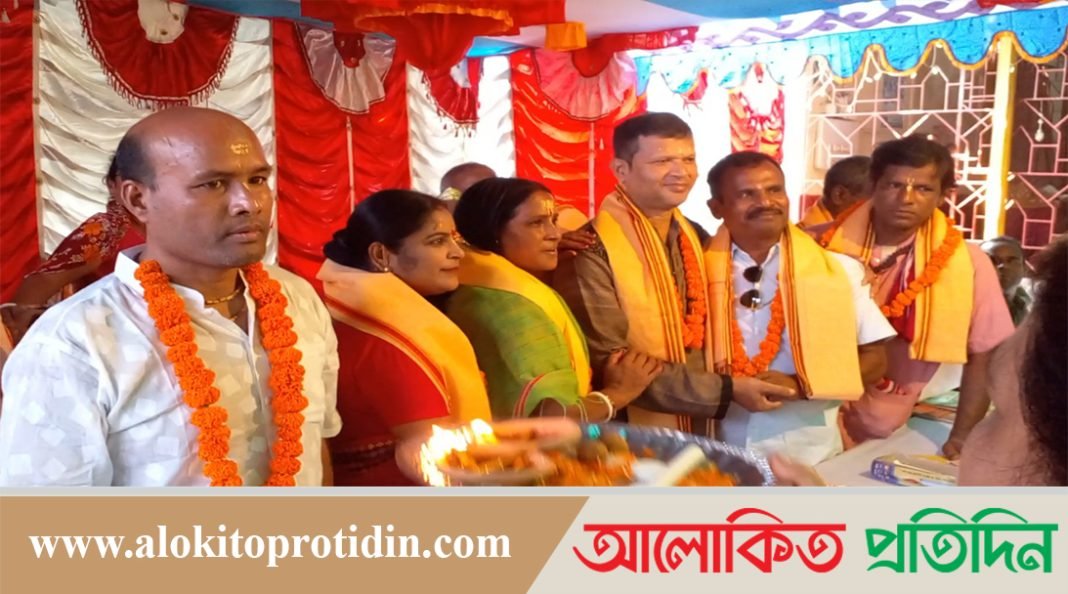 বগুড়ায় পিতামাতার সম্মানে পূজা উদযাপন 