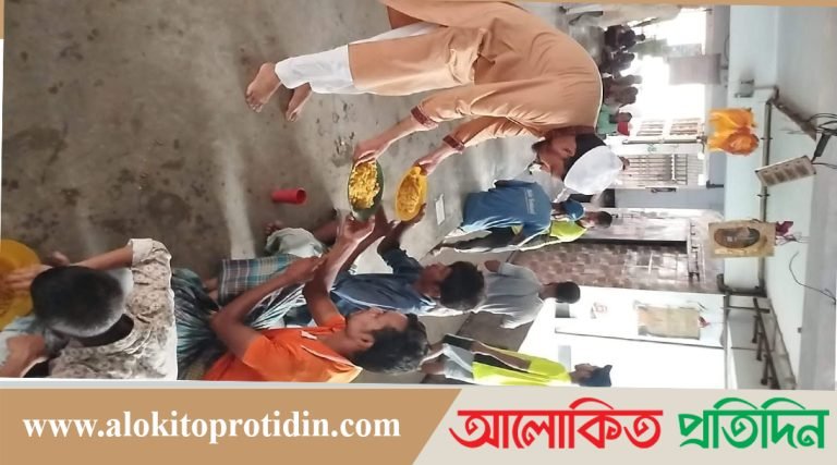 গরীব ও মেহনতী মানুষের মাঝে খাবার বিতরণ