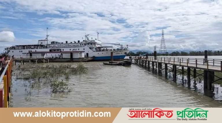 দুইদিন বন্ধের পর টেকনাফ-সেন্টমার্টিন নৌপথে নৌযান চলাচল শুরু