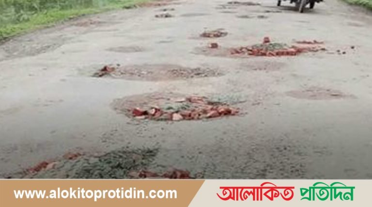 কলাপাড়া-কুয়াকাটা সড়কের বেহাল অবস্থা