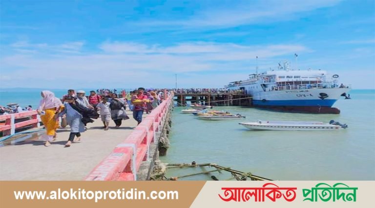 সতর্কসংকেত প্রত্যাহার, পর্যটকবাহী জাহাজ ছেড়ে গেছে সেন্টমার্টিনে
