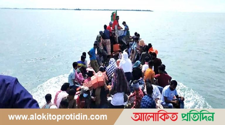 সেন্ট মার্টিনে আটকেপড়া পর্যটকরা টেকনাফে ফিরেছেন 