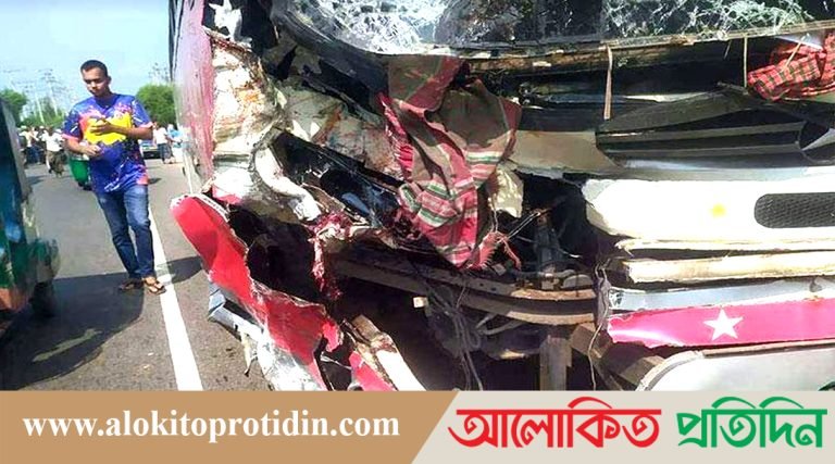 চট্টগ্রামে বাস-অ্যাম্বুলেন্স-অটোরিকশা সংঘর্ষে নিহত সাত