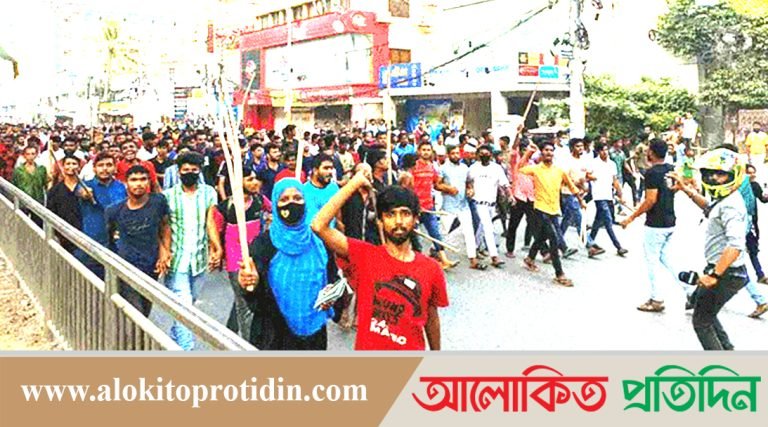 মিরপুরে সড়কে পোশাক শ্রমিকদের বিক্ষোভ