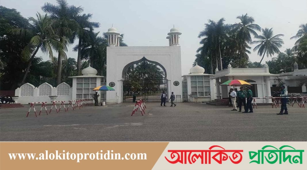 রাষ্ট্রপতির সঙ্গে সাক্ষাৎ শেষে বঙ্গভবন ত্যাগ করেছেন আউয়াল কমিশন