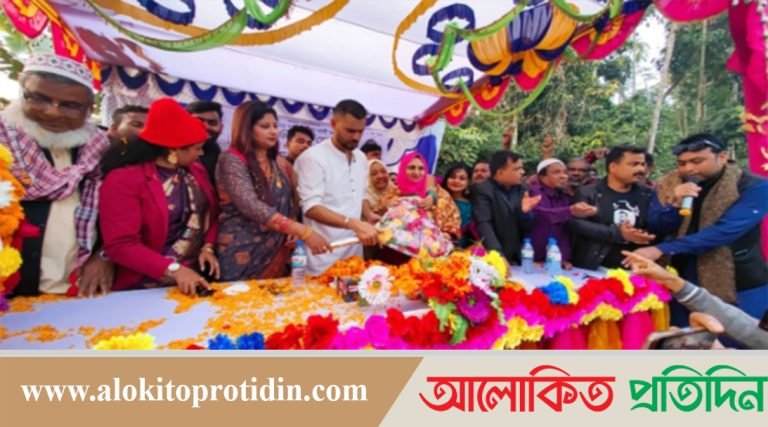 নড়াইলে হাজারো জনতার ফুলেল ভালোবাসায় সিক্ত হলেন মাশরাফি 