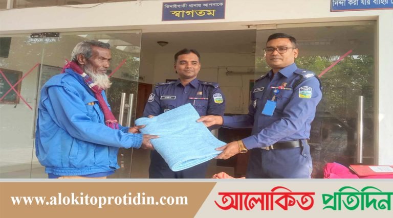 ঝিনাইগাতীতে ওসি'র উদ্যোগে গ্রাম পুলিশের মাঝে শীতবস্ত্র বিতরণ