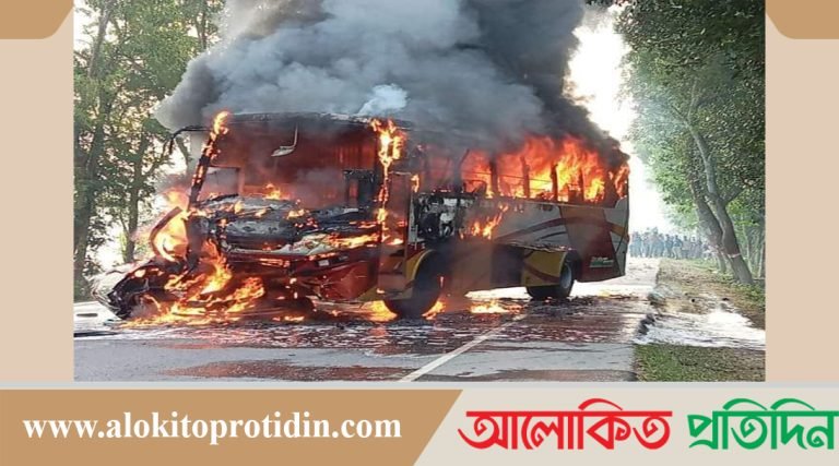 গোপালগঞ্জে কাশিয়ানীতে বাস-প্রাইভেটকার সংঘর্ষে আগুন