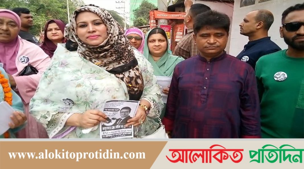 স্বতন্ত্র প্রার্থী মুরাদ জং এর পক্ষে মাঠে নেমেছেন তার সহর্ধীনী পুতুল