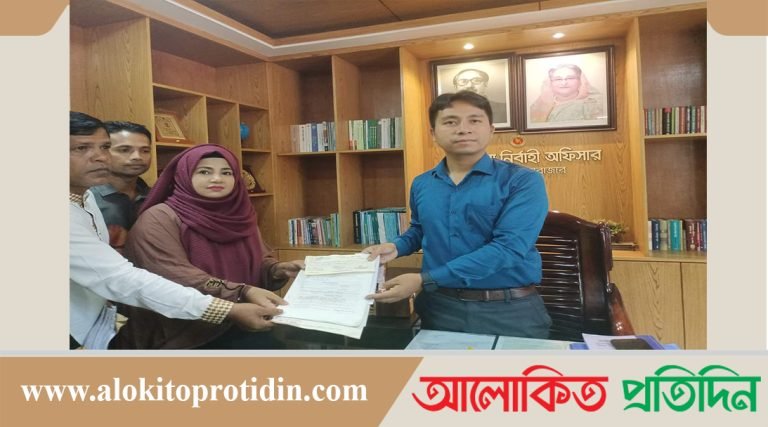 কক্সবাজার- ১ আসনে এমপি পদপ্রার্থী  হোসনে আরা আরজু  মনোনয়ন পত্র জমা দিলেন