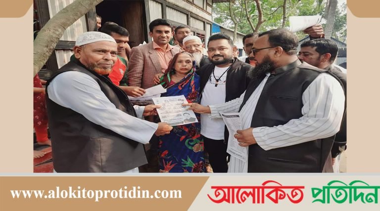স্বতন্ত্র চেয়ারম্যান হয়েও নৌকার জন্য ভোট চাইতে দুয়ারে দুয়ারে ডালিম