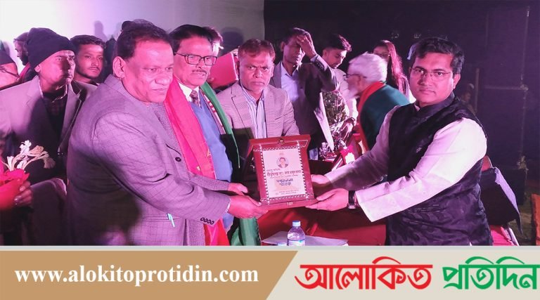 মানিকগঞ্জে আফরোজা আক্তার স্মৃতি পাঠাগারের উদ্যোগে মুক্তিযোদ্ধাদের সম্মাননা