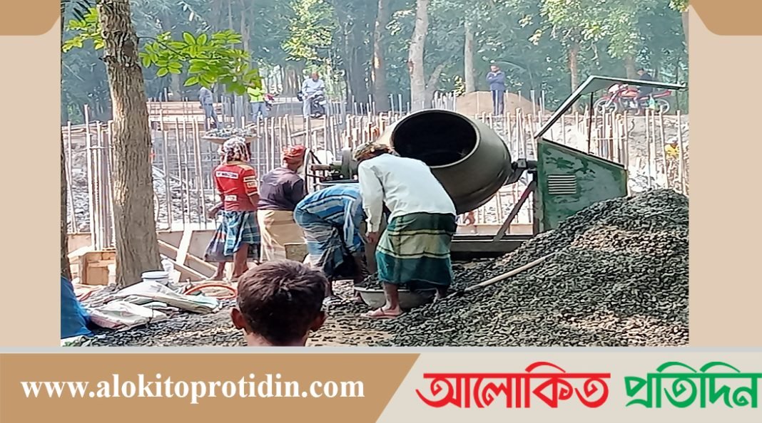 মাদারীপুর বরিশাল সংযোগ সেতু বারবার বাধা গ্রস্থ অবৈধ দখলদারদের হাতে 