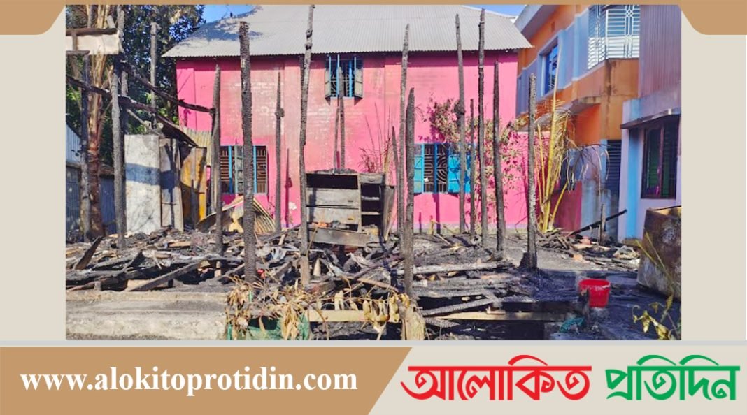 শিবচরে বসতবাড়ি পুরে ছাই