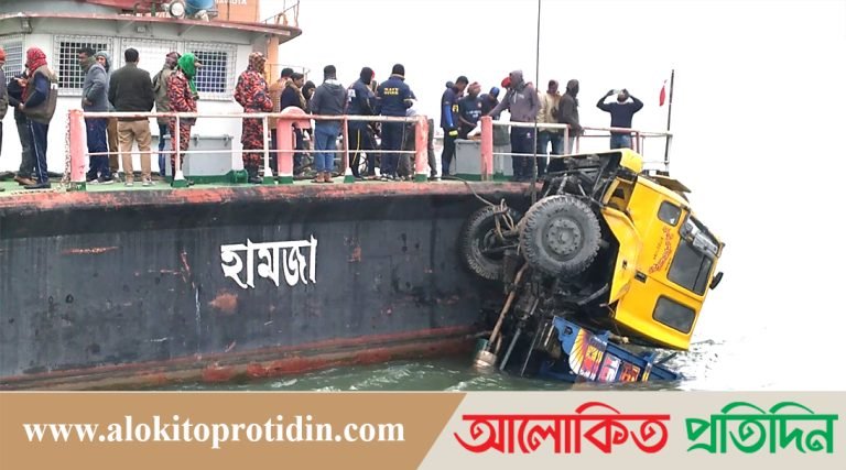 ৬ষ্ঠ দিনে পাটুরিয়ায় ডুবে যাওয়া ফেরি উদ্ধারে জাহাজ হামজা, রোস্তম, প্রত্যয় ও জিনাই যুক্ত