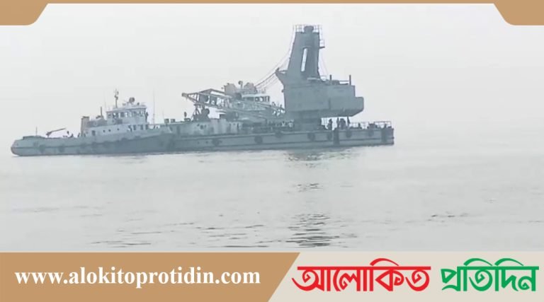 ২৭ ঘণ্টা পর শুরু হয় ডুবে যাওয়া ফেরির উদ্ধার কাজ