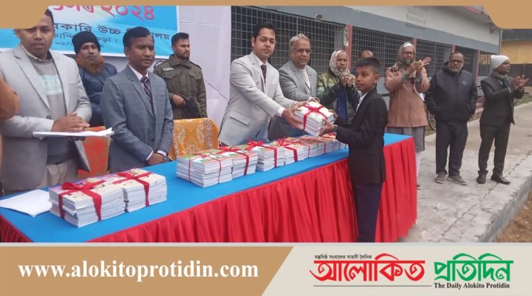 সারিয়াকান্দিতে বছরের প্রথম দিনেই নতুন বই পেল শিক্ষার্থীরা