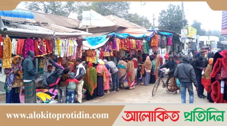 রংপুরে তীব্র শীতে গরম কাপড়ের কদর বাড়ছে