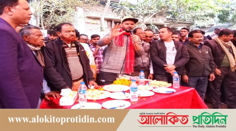 বিরামহীন গণসংযোগে ছুটে চলেছেন ক্লান্তিহীন মাশরাফি!
