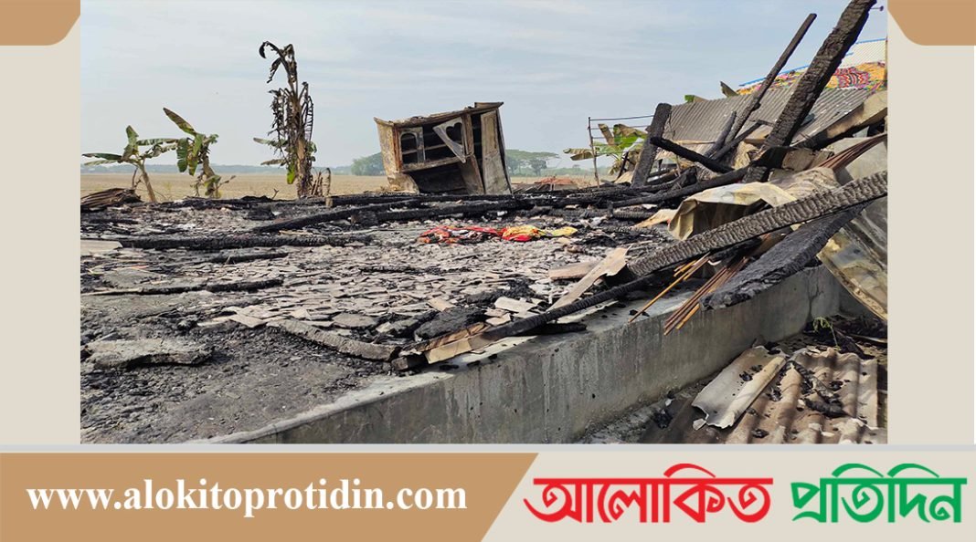 পাথরঘাটায় বসতঘর পুড়ে ছাই 