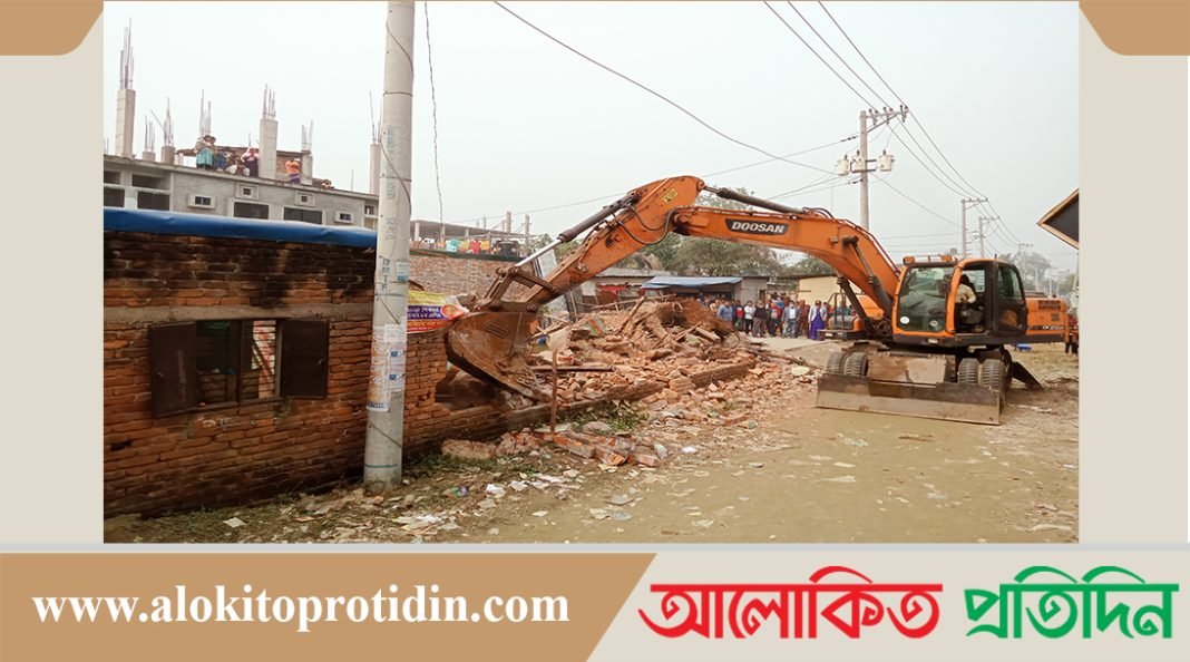 কাশিমপুরে অবৈধভাবে গড়ে উঠা স্থাপনা ভেঙ্গে দিয়েছে ভ্রাম্যমাণ আদালত 