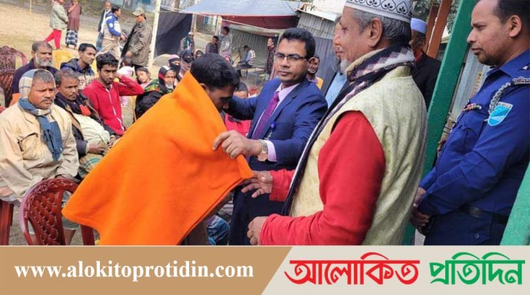 কালিহাতীতে শীতার্ত প্রতিবন্ধীদের কাছে কম্বল নিয়ে ইউএনও