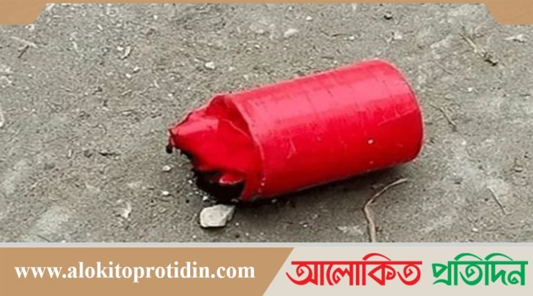 ঢাকা বিশ্ববিদ্যালয়ে তিন দফায় সাতটি ককটেল বিস্ফোরণ