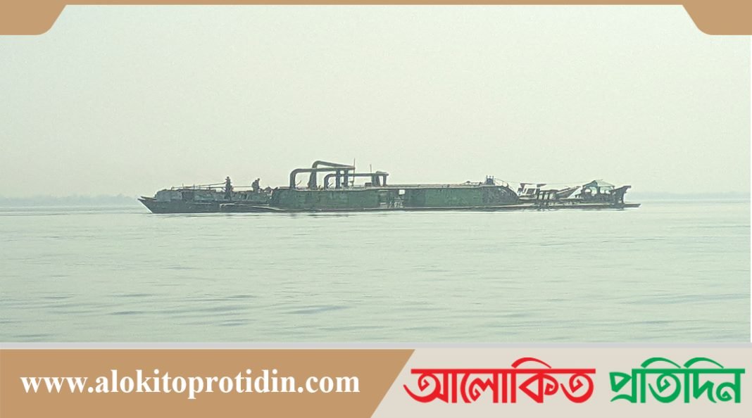 শর্ত লঙ্ঘন করে বালু তুলছেন ইজারাদার