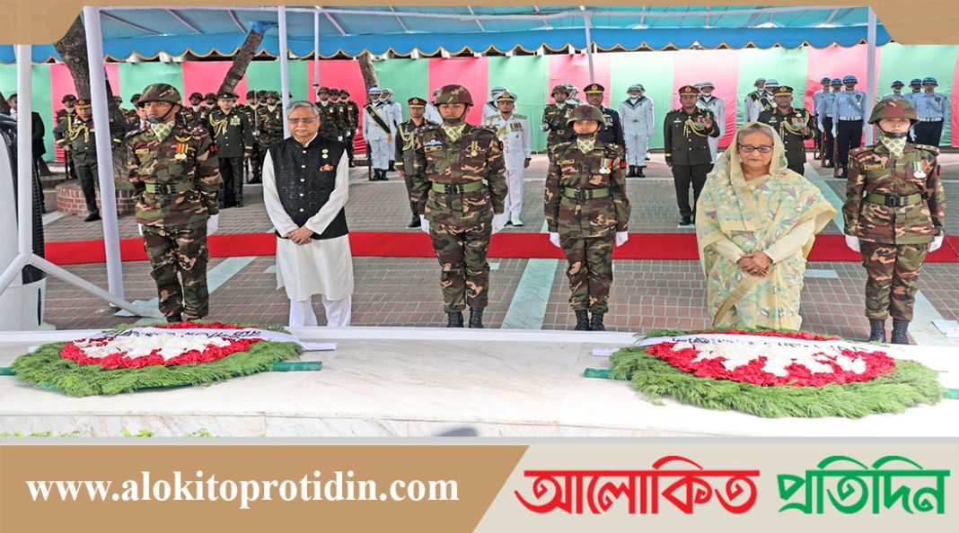 টুঙ্গিপাড়ায় বঙ্গবন্ধুর সমাধিতে রাষ্ট্রপতি-প্রধানমন্ত্রীর শ্রদ্ধা