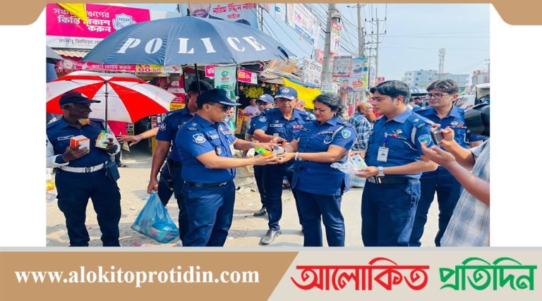 নোয়াখালীতে তীব্র দাবদাহেও যানজট নিরসনে কাজ করছে ট্রাফিক পুলিশ