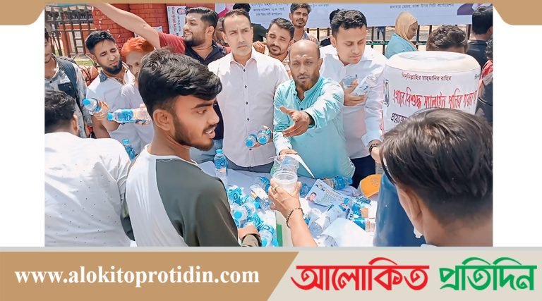তৃষ্ণার্ত পথচারীদের মাঝে পানি,খাবার স্যালাইন ও শরবত বিতরণ করলেন: তাবিথ আউয়াল