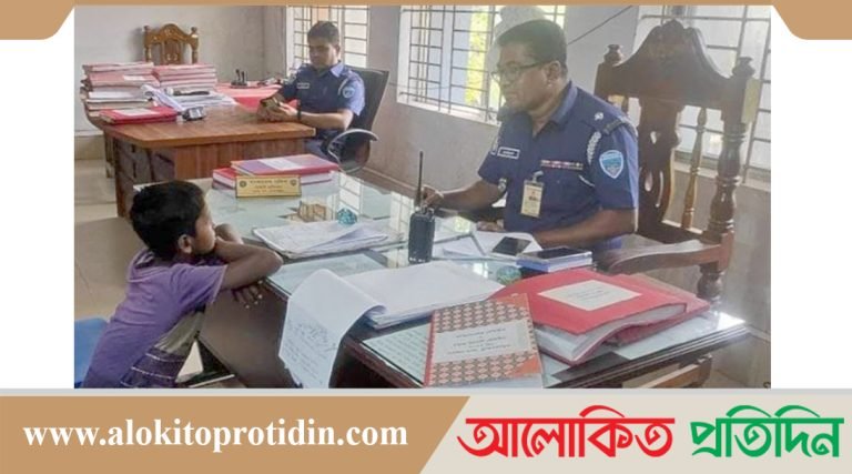 বাবা-মায়ের বি*রু*দ্ধে অভিযোগ নিয়ে থানায় শিশু