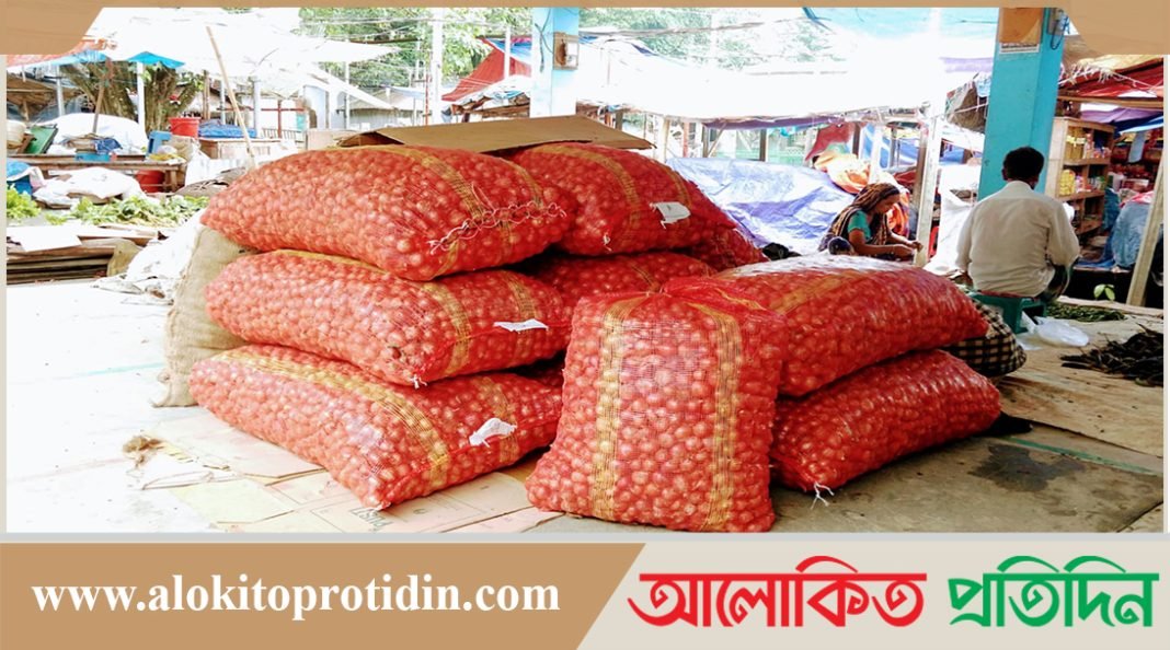 নাগরপুরে পেঁয়াজের বাজারে অস্থিরতা, দাম বেড়ে সেঞ্চুরি