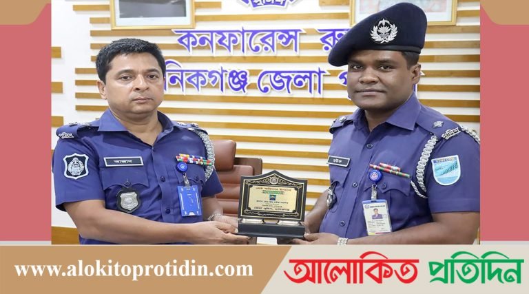 মানিকগঞ্জে শ্রেষ্ঠ কর্মকর্তার পুরস্কার পেলেন ওসি: রউফ সরকার!