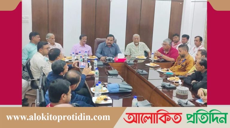 অপ-সাংবাদিকদের তৎপরতায় বিব্রত পেশাদার সাংবাদিকরা 